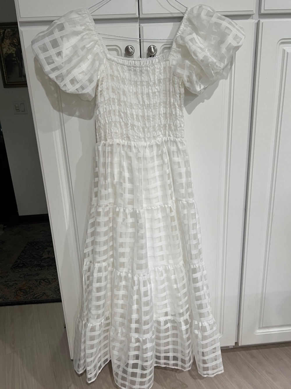Women’s White Puff-Sleeve Tiered' Dress